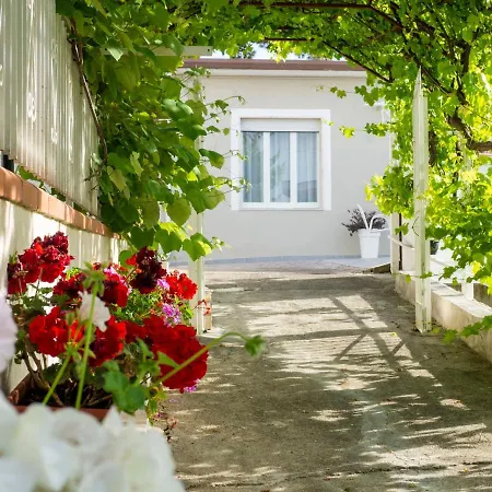 Villa Paestum 3*